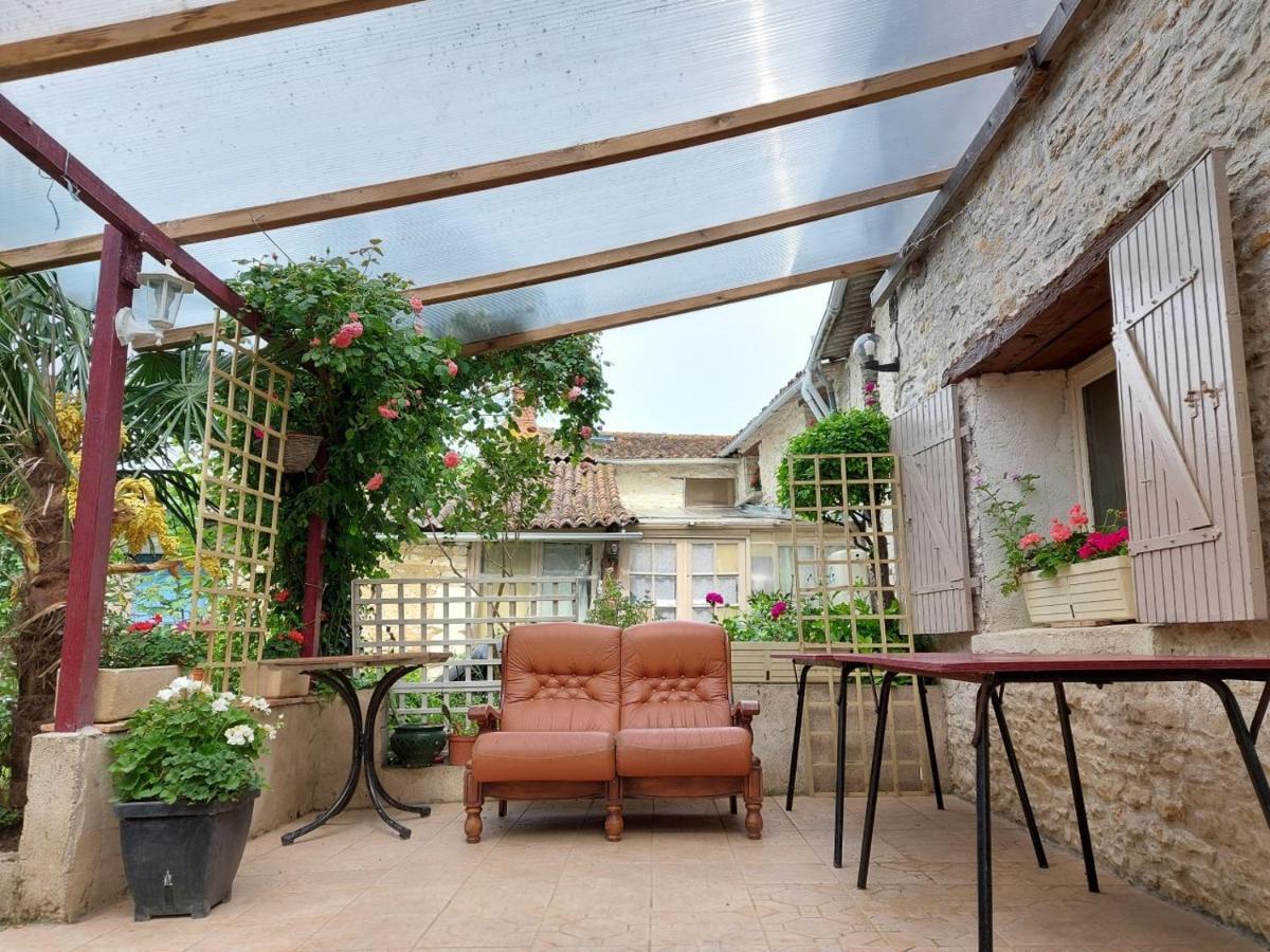 Saint-Jean-de-Sauves Chambres, Table D'Hotes Et Gites Les Mesanges מראה חיצוני תמונה