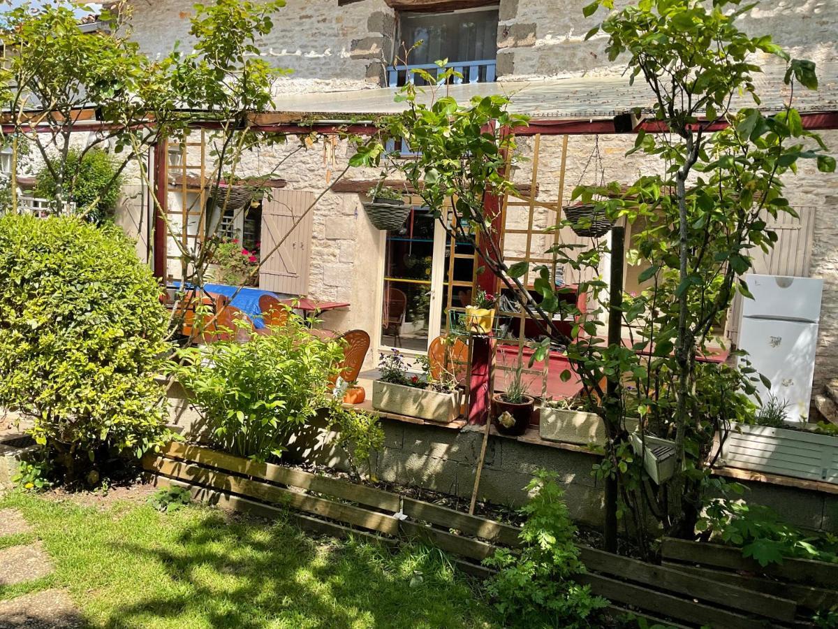 Saint-Jean-de-Sauves Chambres, Table D'Hotes Et Gites Les Mesanges מראה חיצוני תמונה